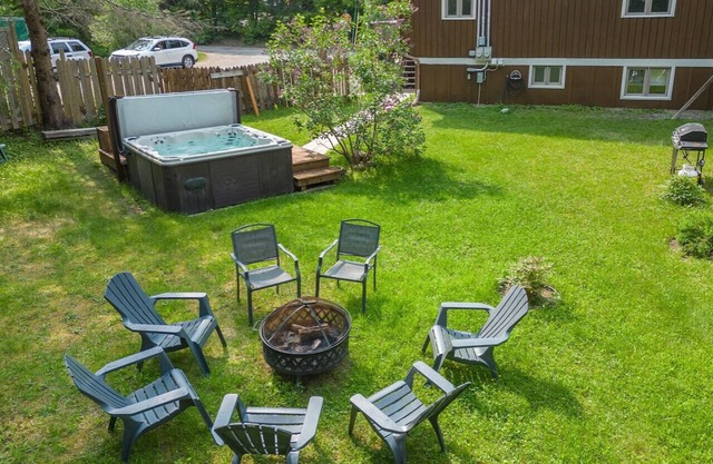 LAURA – Rustic Retreat with 4-Season Spa Val David
