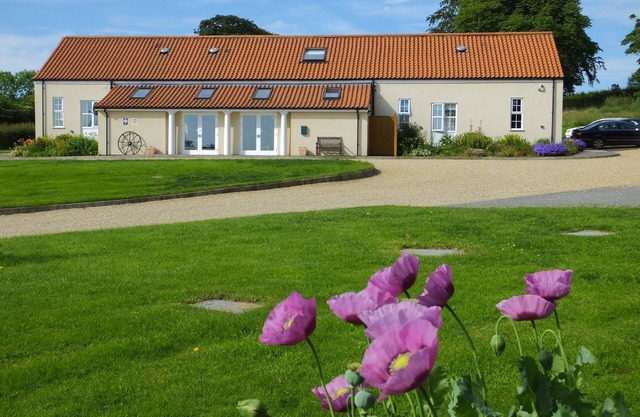 Laura's Loft - Private, romantic self-catering apartment with views for couples