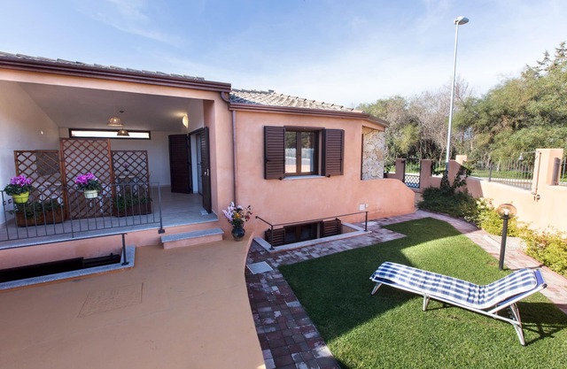 laura villa 350 meters from the sea