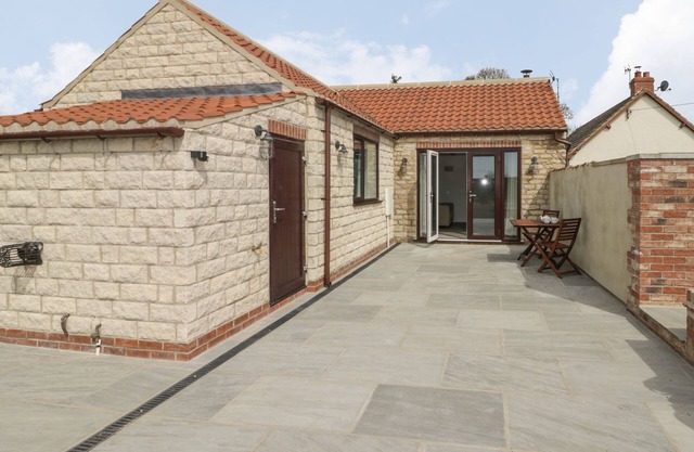 LAUREL FARM, pet friendly, country holiday cottage in Rillington