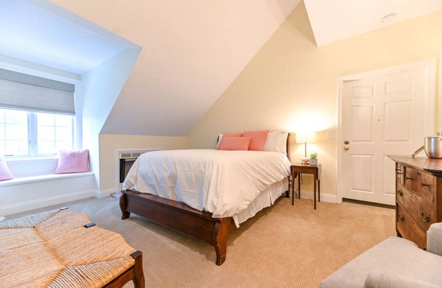 Laurel Room - Granville Queen Inn, Downtown Historic Edenton