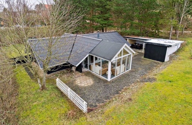 "Laurens" - 800m from the sea by Interhome