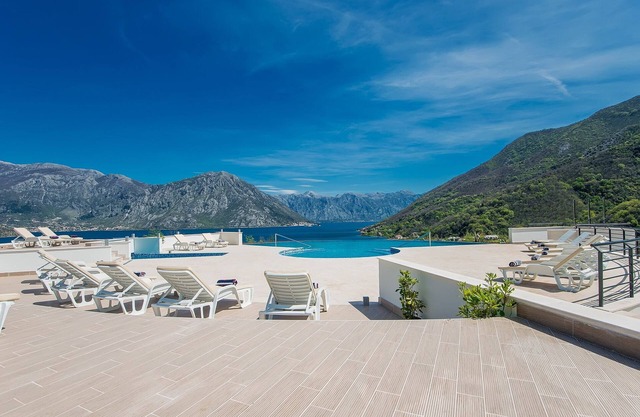 Lavender Bay Resort, 4 person 75 m2 Apartment G8, Morinj, Montenegro