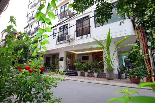 Lavender Building Hanoi Near West Lake - Serviced apartment