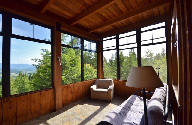 Lavender Cabin + Ski + Sauna + Group friendly in the Larch Hills + Salmon Arm
