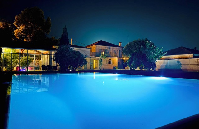 LaVillaB proposes you a Magnificent Villa with swimming pool, jacuzzi without opposite