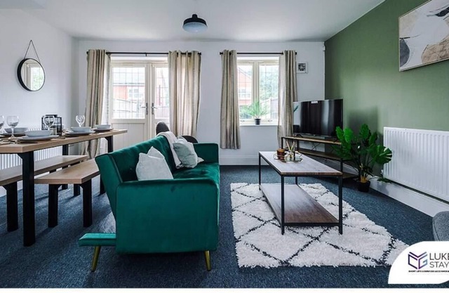 ◑Lavish 4 Bed ◑Master Ensuite ◑Parking ◑Garden