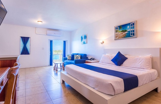 LaVue Inn- Central, Affordable, CLEAN & Ocean View with Kitchen!