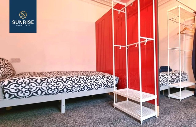LAW 5 - 2 Rooms, 4 Double Beds