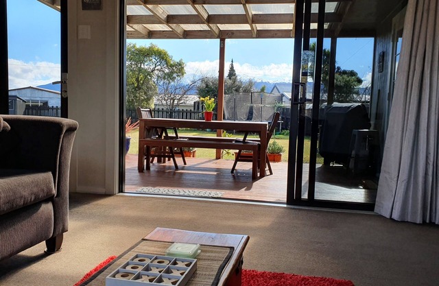Laybak Retreat -Highly recommended comfortable Kiwi batch