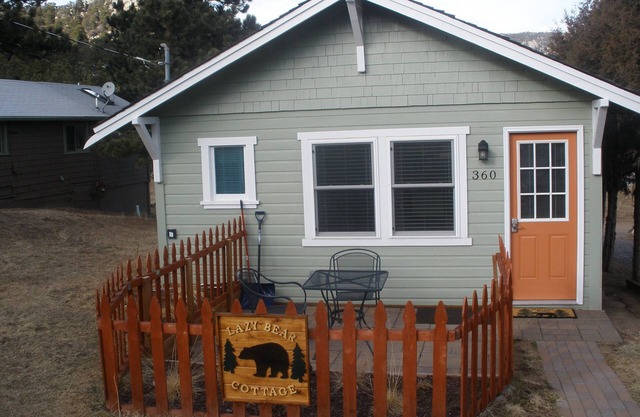 Lazy Bear Cottage - Very close to downtown! Newly Renovated, 1 Bedroom, 1 Bath!