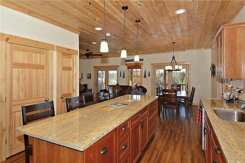 Lazy Bear Lodge