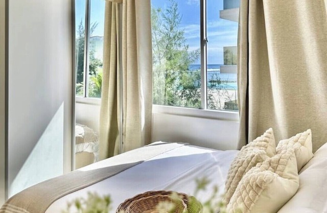 Lazzlla 1BR beachside oceanview apartment
