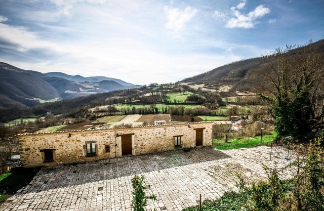 Le Aie Di Postignano