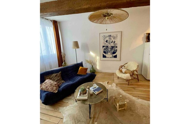 Le Bercail next cathedral