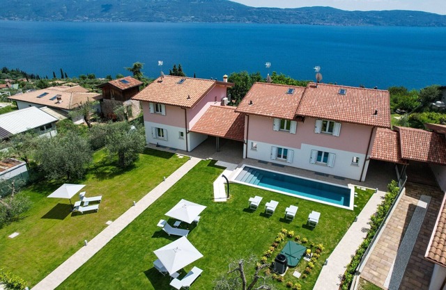 Le Casette - Gargnà with pool and lake view