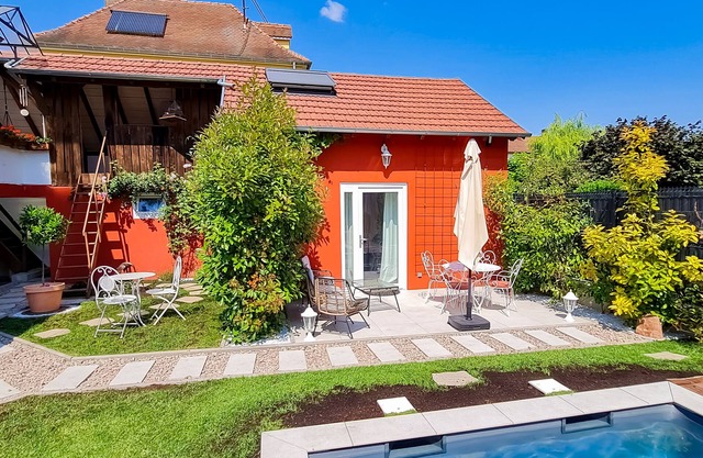Le Caveau de la Maison Garancia Avec Piscine et Jardin