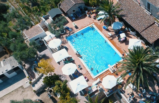 Le Cese, an old 18th century farmhouse surrounded by greenery ideal for relaxing