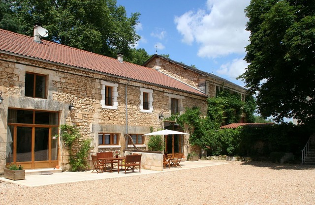 Le Chai Gite, 5* & 4 Cles Luxury, Riverside, Pool, Family/Pet Friendly, Brantome
