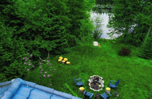 Le Chalet Blanc, lakefront with jacuzzi