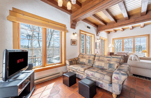Le Chalet des Collines | Lake Access | Spa | Sauna