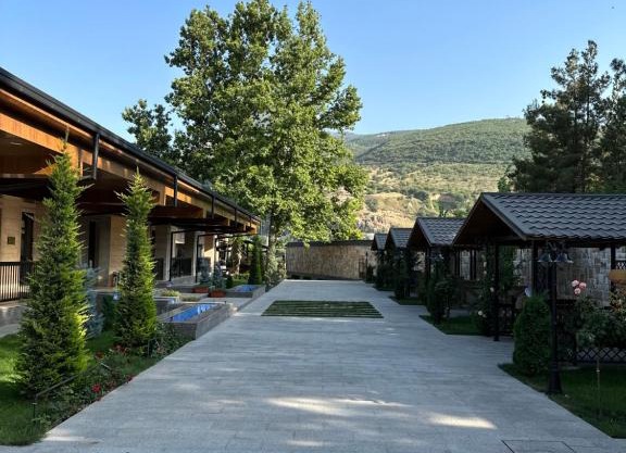 LE CHALET MONT And RESTAURANT