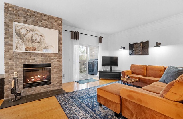 Le Champetre Tremblant 2bdrs Condo w/Fireplace