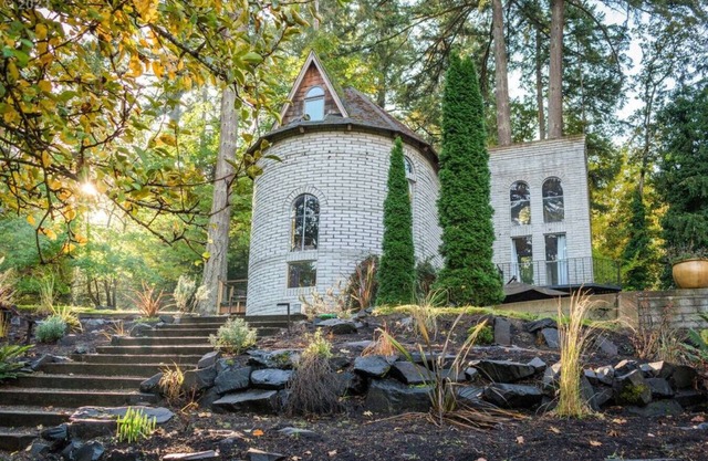 Le Chateau de Laurelwood