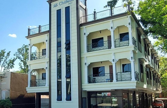 Le Chateau Residences