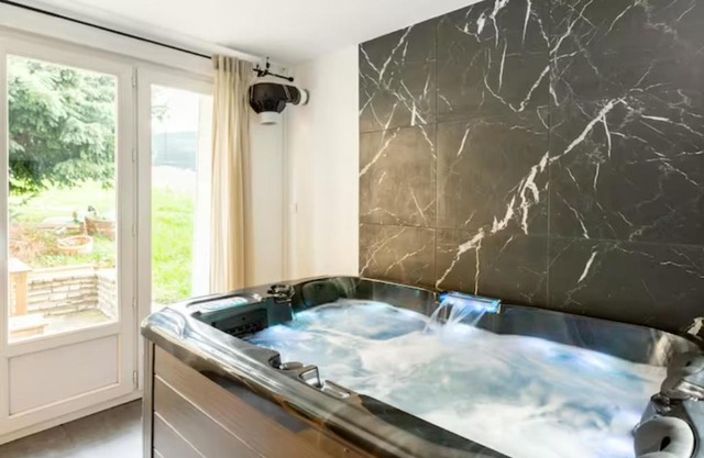 LE CHILL Suite & SPA (Jacuzzi et Sauna privés)