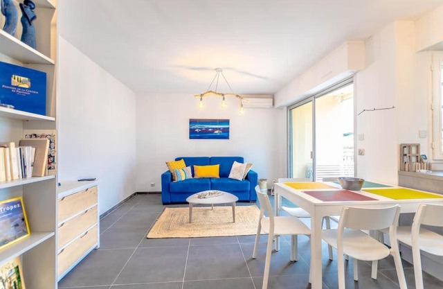 Le Clos l Pool & Balcony l Shellter Rentals