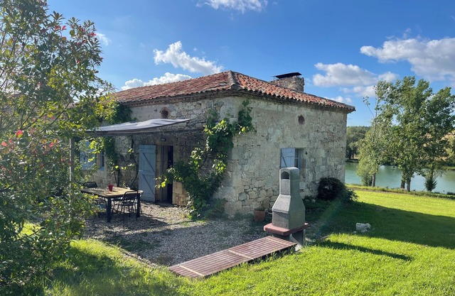 Le Gîte de « La Chartreuse » Maison en Pierre Rénovée Avec Immense Piscine