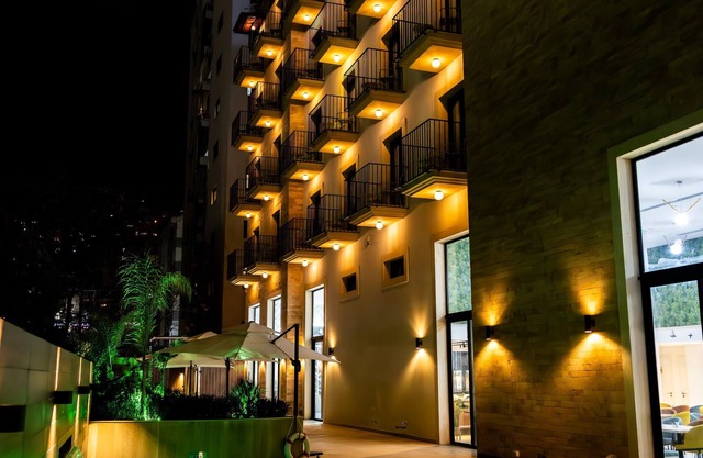 Le Grove Hotel