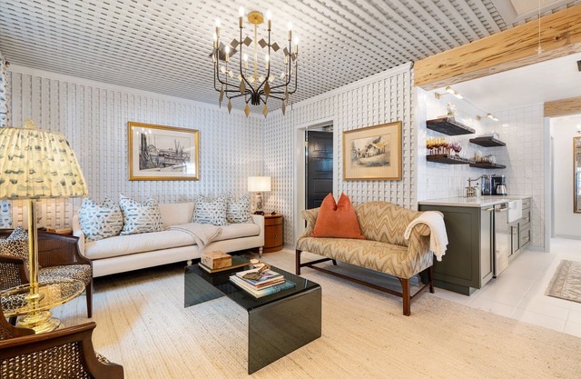 Le Hibou Blanc (A) - Fairhope: Laid-back Sophistication