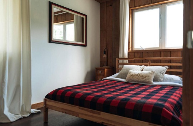 Le Lac Apaisant - Rustic Haven by the Water