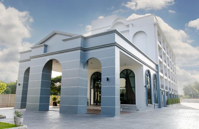 Le Lert Hotel Ratchaburi