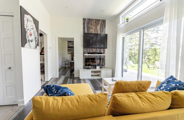 Le Loup | spa | waterfront | dogfriendly