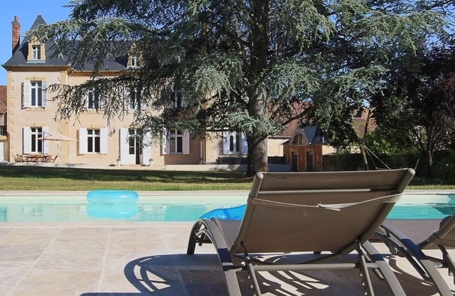 Le Manoir d'Isly 18th century - heated swimming pool