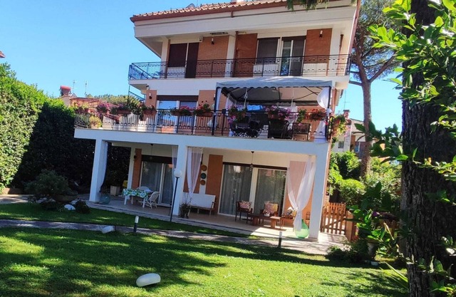 "Le Maripose" Appia Antica Luxury apartment in the green with garden and Jacuzzi