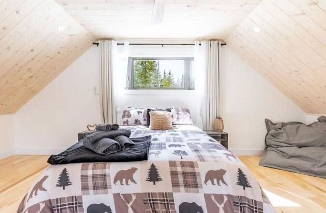 Le Massif | Lake Access | Hot Tub | Pool Table