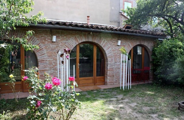 Le Merle Rose, house with garden, quiet and close to the center