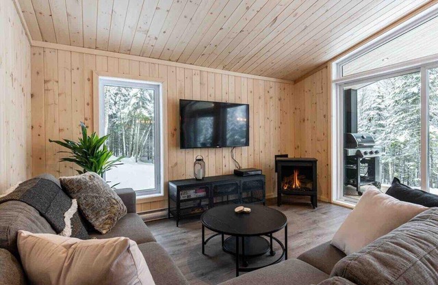 Le Montagnard 91 - Tranquil Chalet, Pet-Friendly
