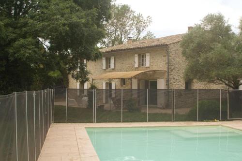 Le Moulin, avec parc, piscine, au cœur du village