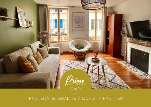 "Le Noeud vert" Appartement sur le thème de Nevers, 65 m2 en coeur de ville avec parking, accès inclus à salle de sport de 2000m2, Sauna & Hammam, by PRIMO C0NCIERGERIE