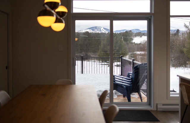 Le Panorama - Chalet overlooking Mont Orford