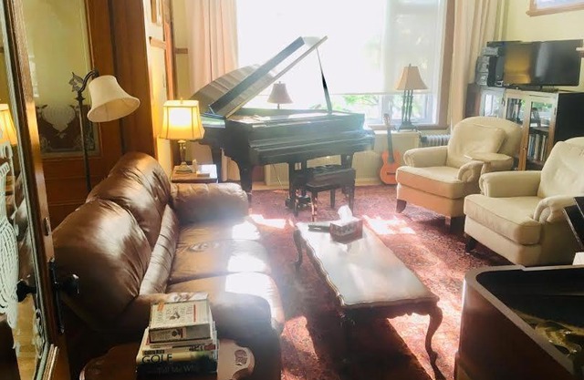 Le Petit Château Montebello B&B