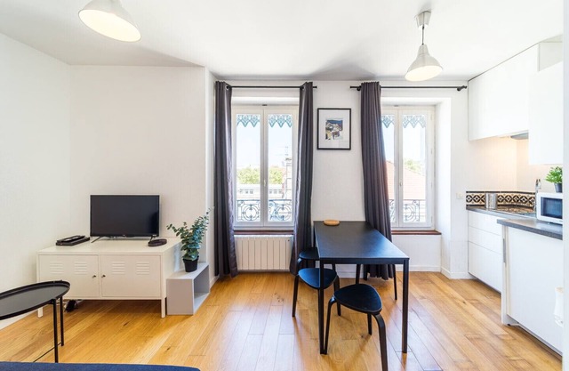 Le Petit Chaponnay - Charming Apartment for 2 near Saxe Gambetta