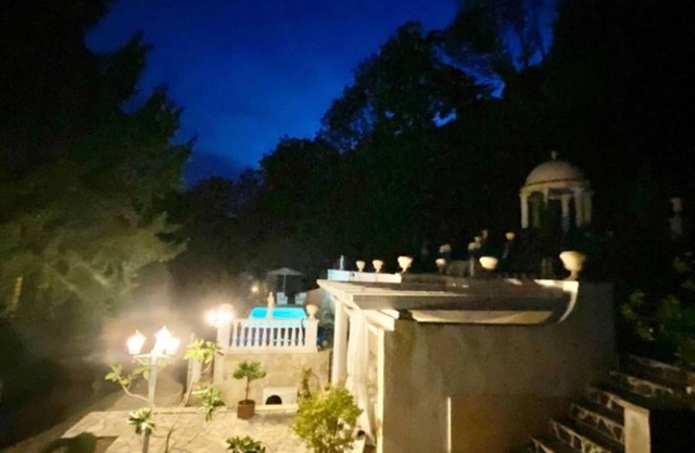 "Le petit Charme" live in a historic villa