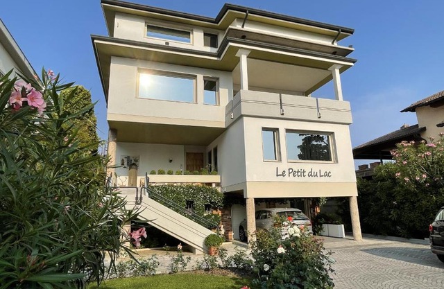 Le Petit Du Lac