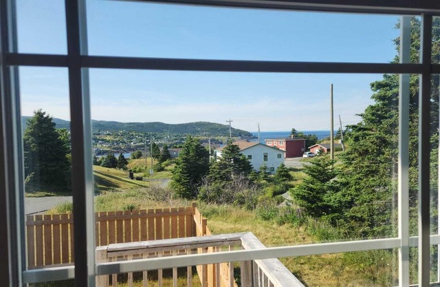 Le Petit Pouch Cove, cute 3 Bed house with ocean views, 15 mins from St John's!
